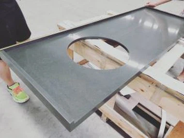 Tus txiv neej Ua Quartz Countertops